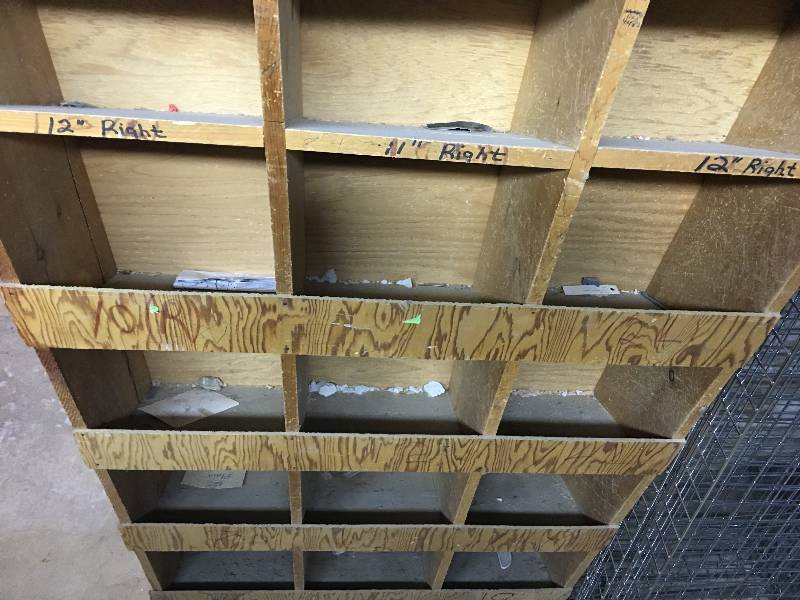 lot 7 image: Wood shelf