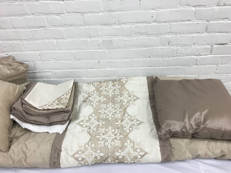 lot 65 image: McLeland Design Anson 8-Pc. Comforter Set - King Retail $99