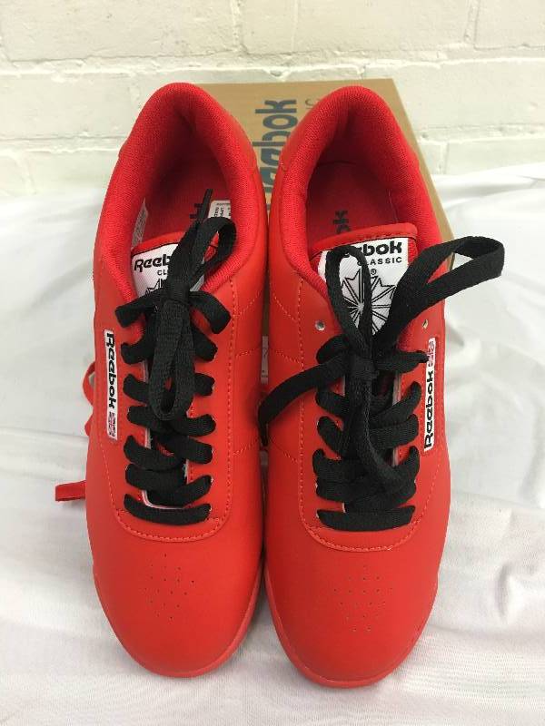 lot 71 image: Reebok Womens Princess Classic Athletic Shoe Retail $70 Size 7.5