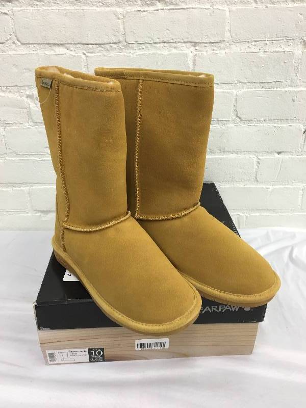 lot 77 image: Bearpaw Womens Emma 10 Boot size 10 retail $89