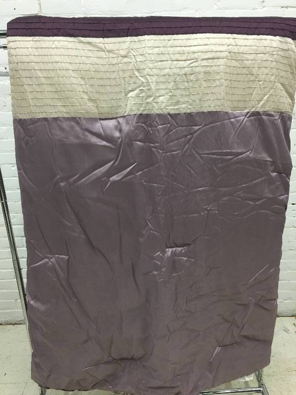 lot 105 image: McLeland Design Regal 7pc Queen Comforter Set Retail $99