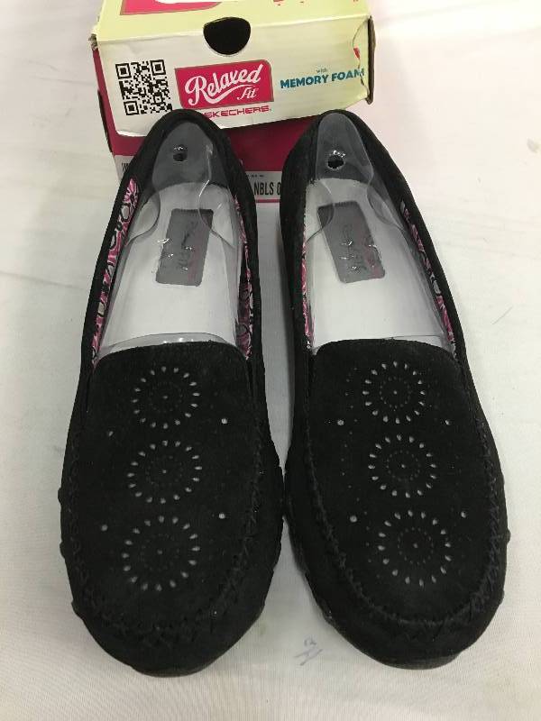 lot 118 image: Skechers Womens Bikers Laser-Cut Moccasin Retail $80 Size 9