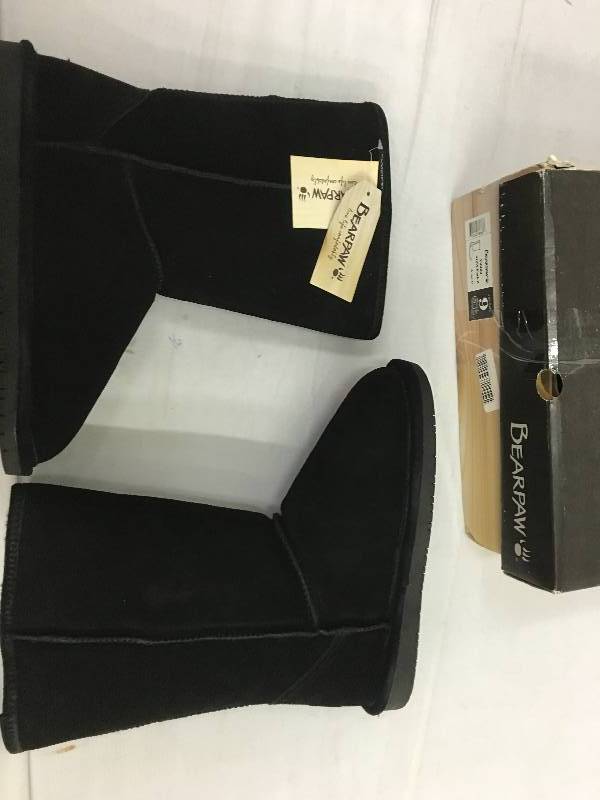 lot 130 image: Bearpaw Womens Emma 10 Boot size 9 retail $89