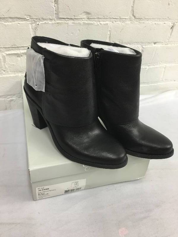 lot 132 image: Jessica Simpson Womens Cain Ankle Bootie size 8M retail $120