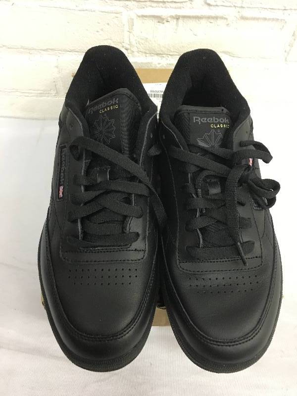 lot 138 image: Reebok Mens Classic Leather Athletic Shoe - Wide size 8