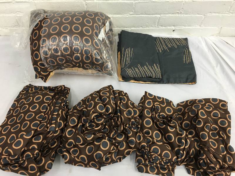 lot 143 image: Townsend 8pc Bed Set retail $99 size full