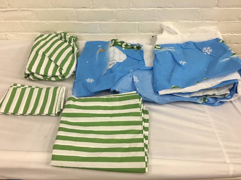 lot 150 image: Snow Buddies 8pc Bed Set - Queen retail $70