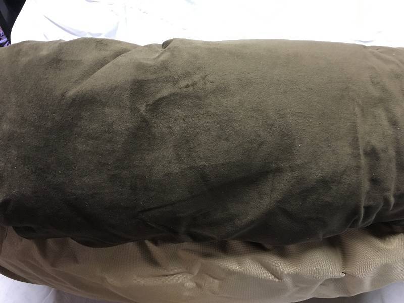 lot 218 image: Majestic Pet 40 Suede Bagel Bed Retail $125