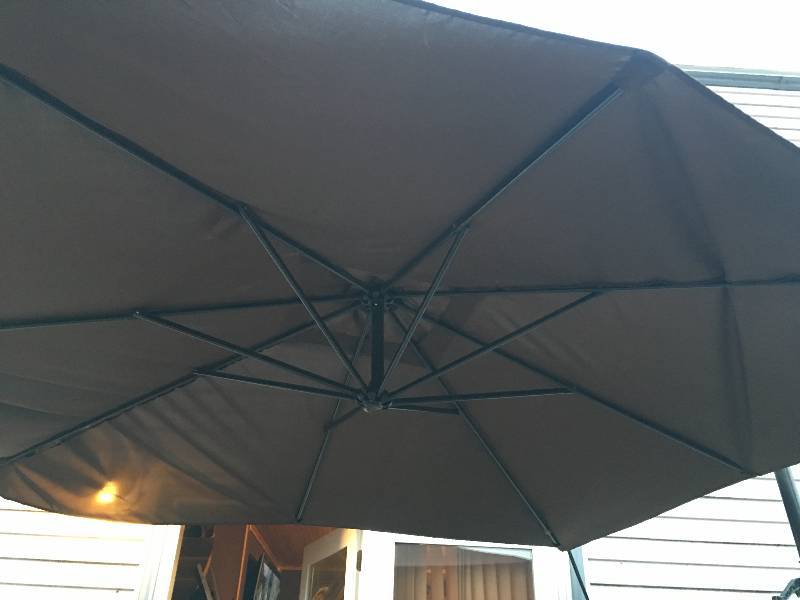 lot 37 image: large patio umbrella