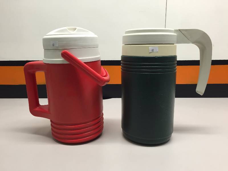 IGLOOCOLEMAN WATER JUGS