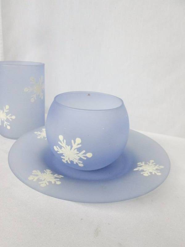 lot 64 image: Blue Frost w Snowflakes