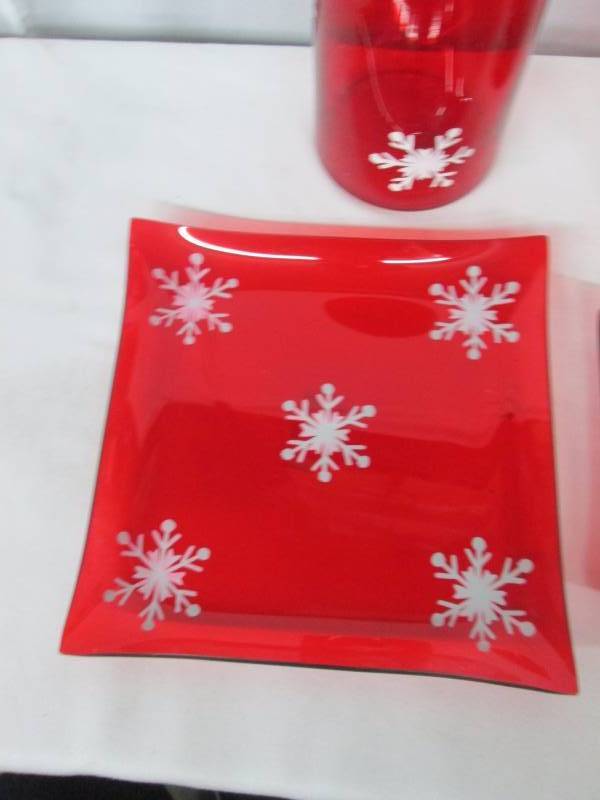 lot 66 image: Red Frost w Snowflakes
