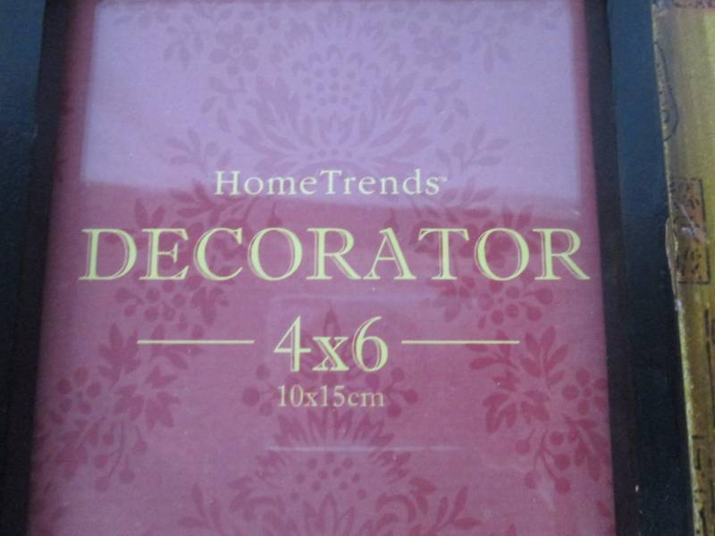 lot 75 image: Home Trends Decorator Picture Frame