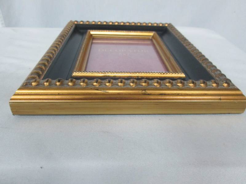 lot 76 image: Home Trends Decorator Picture Frame