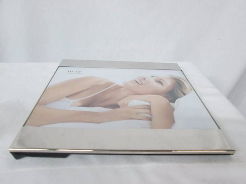 lot 80 image: Picture Frame