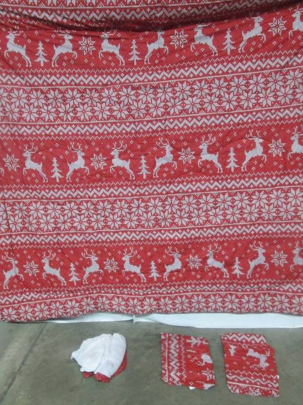 lot 46 image: Alcove Holiday Sweater Bed Set - King