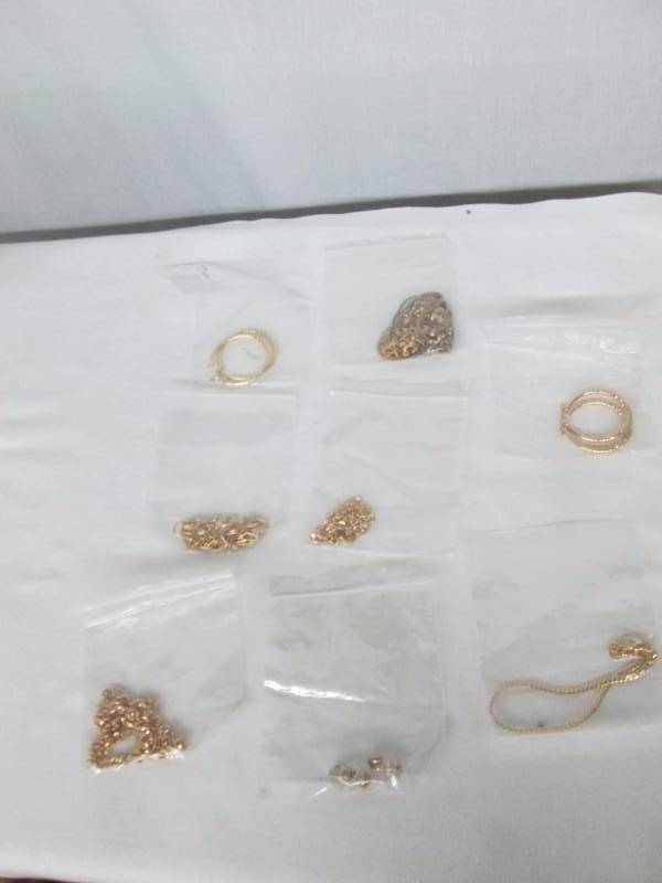 lot 95 image: Goldtone 10PC Jewelry Set