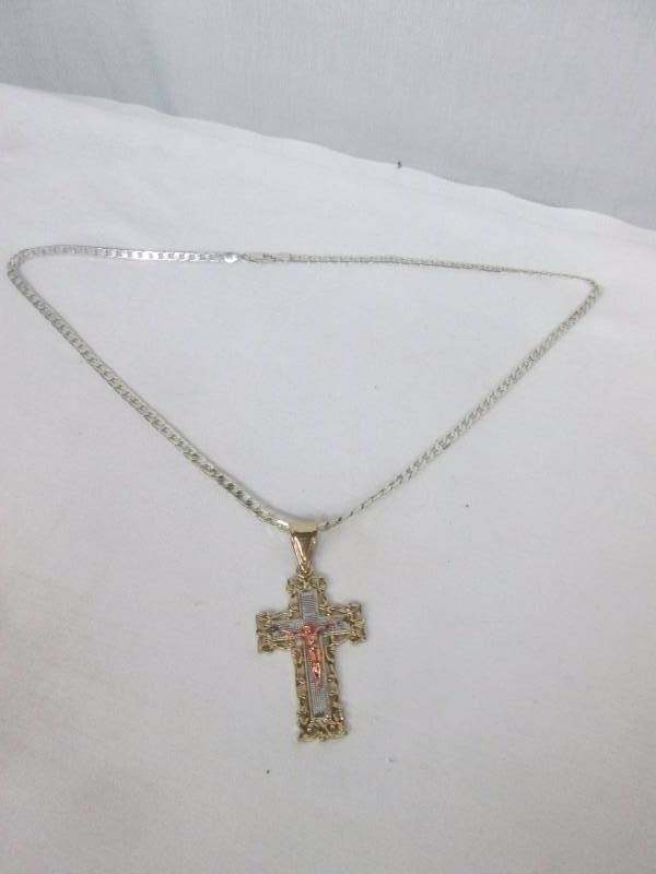 lot 100 image: Goldtone Mens Crucifix Pendant