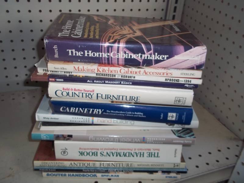 lot 1 image: Lot  of DIY Woodworking books