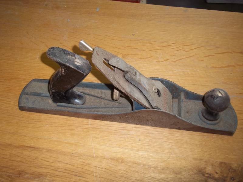 lot 27 image: 14 Stanley wood plane