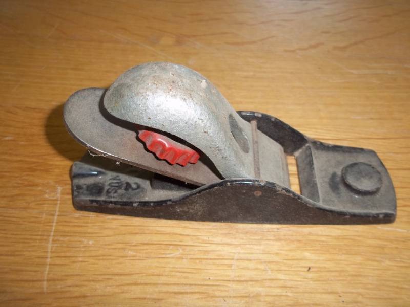 lot 40 image: 5 12 wood plane (stamped 102)
