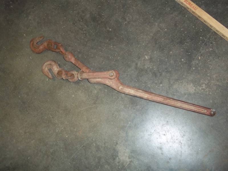 lot 58 image: 26 chain binder