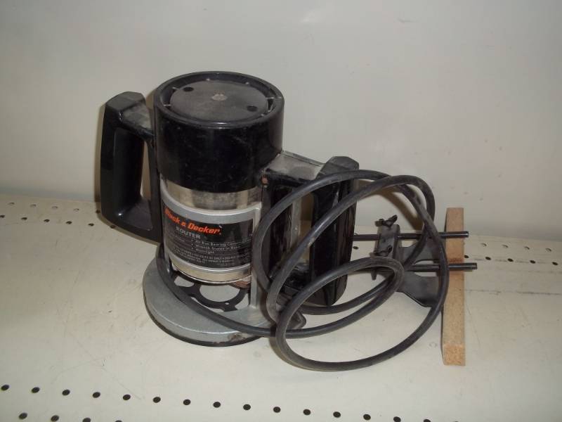 lot 67 image: Black & Decker router corded
