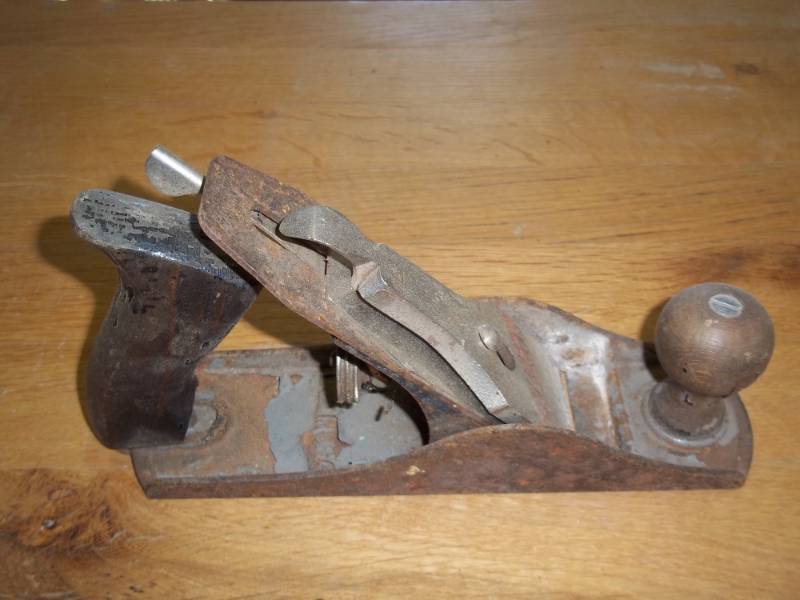 lot 70 image: 9 12 Stanley Handyman wood plane