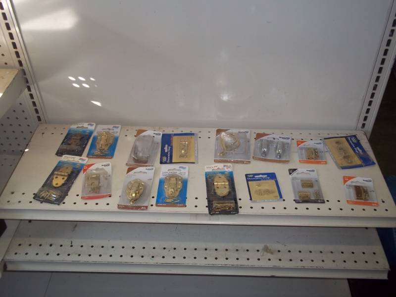 lot 95 image: lot of assorted hinges