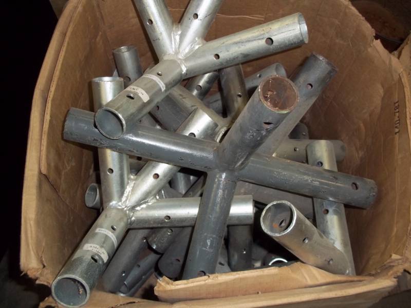 lot 119 image: box of steel canopy frame brackets (no pipes)