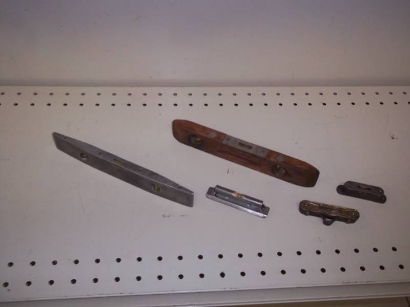 lot 120 image: Vintage assorted small levels