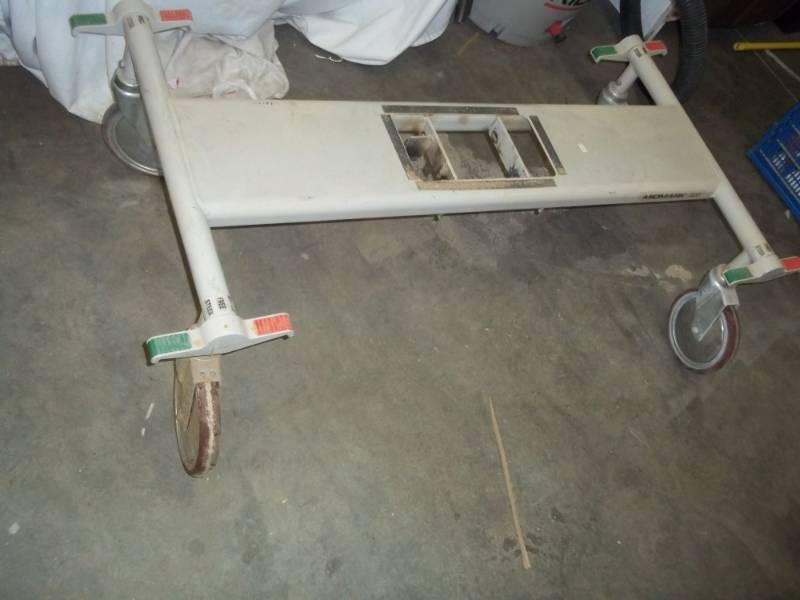 lot 125 image: Gurney table base, great for shop cart, midmark roller