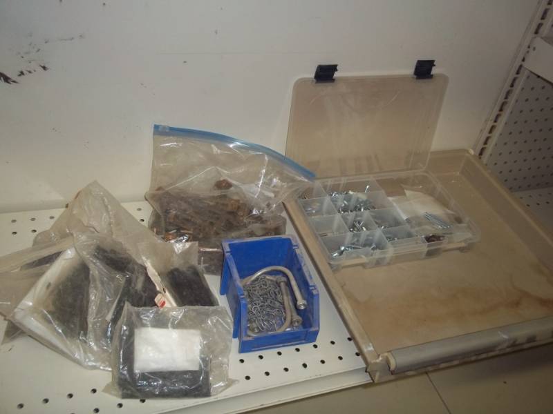 lot 132 image: lot of assorted screws, bolts