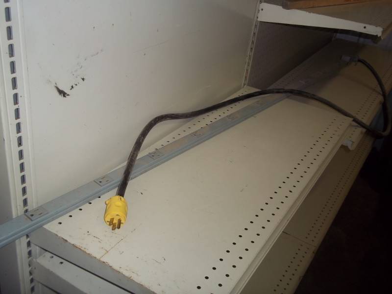 lot 137 image: 110v electrical bar