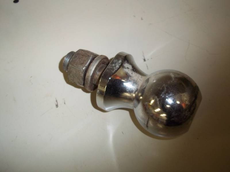 lot 144 image: ball hitch 2 size