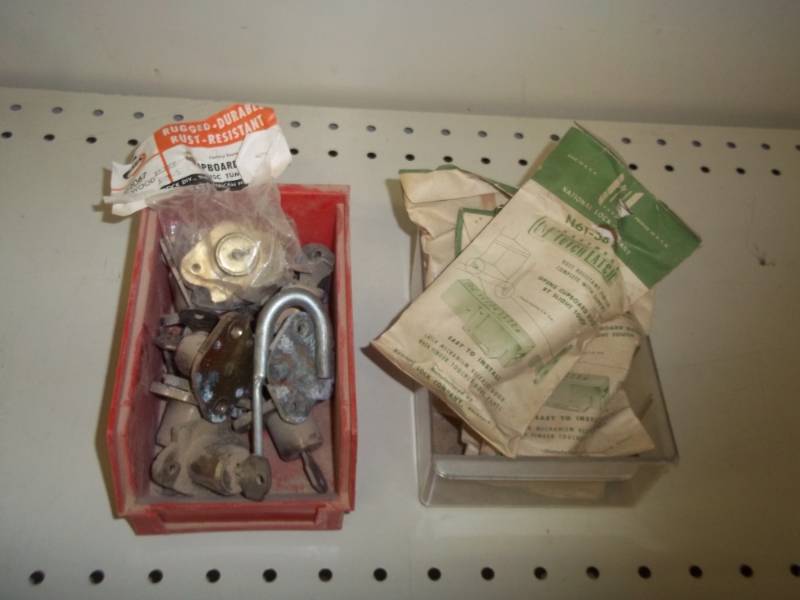 lot 150 image: assorted lot of door locks and latch mechanisms