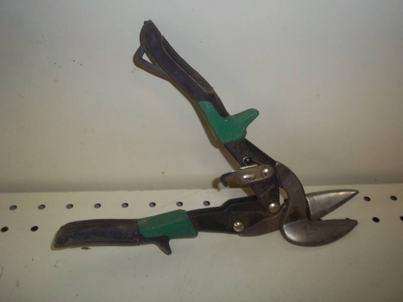 lot 154 image: Tin snips