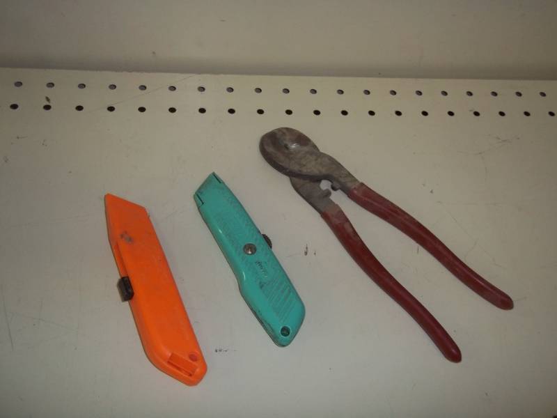 lot 156 image: box cutters, crimper