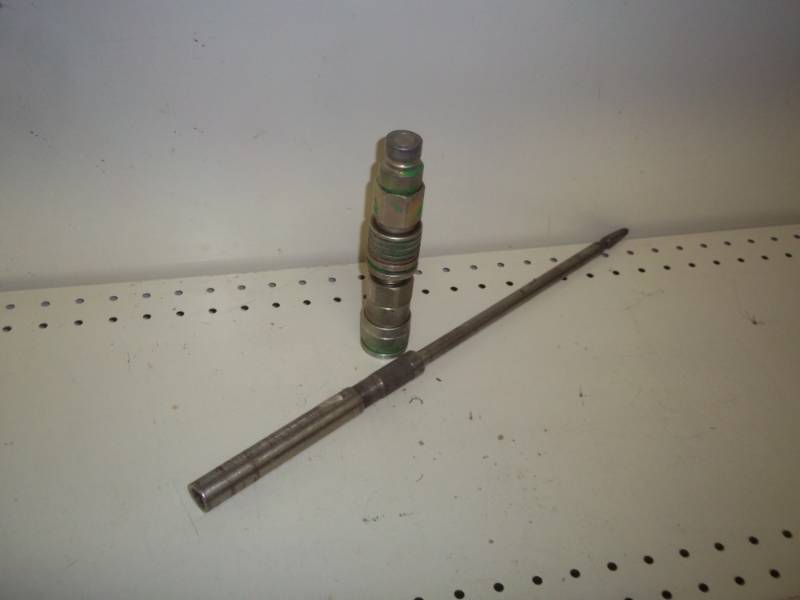 lot 161 image: Bit extender and hydraulic couplers