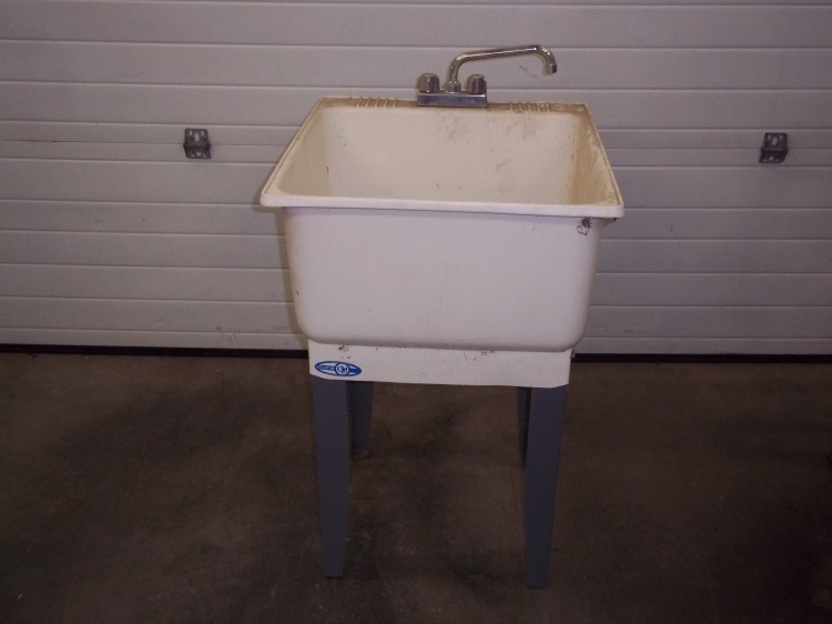 lot 163 image: plastic sink with faucet