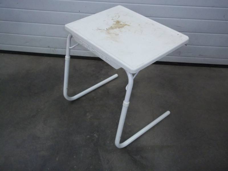 lot 166 image: plastic desk