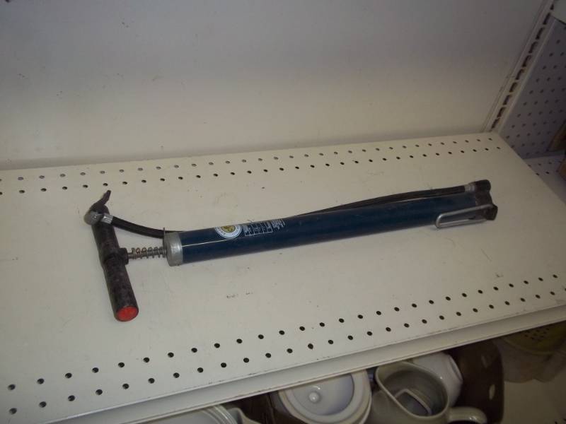 lot 176 image: bike tire pump