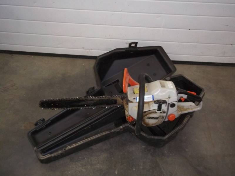 lot 190 image: ECHO 18 CS-4400 chainsaw wcase