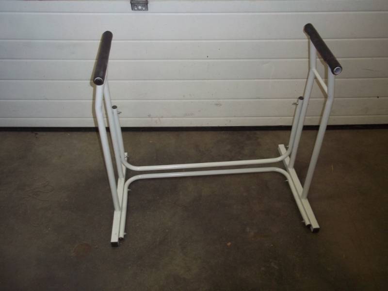 lot 192 image: Tub assist get up bar