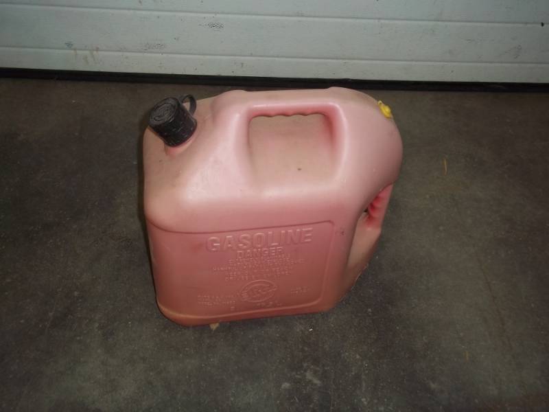 lot 194 image: 5 gal. gas can