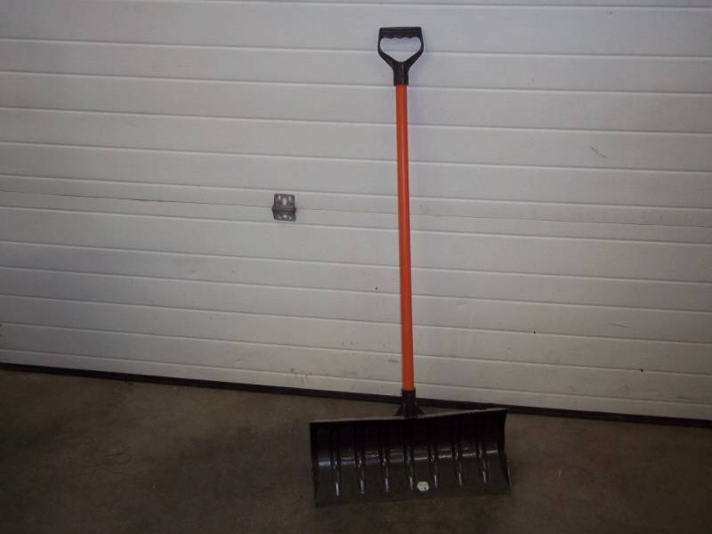 lot 195 image: snow shovel
