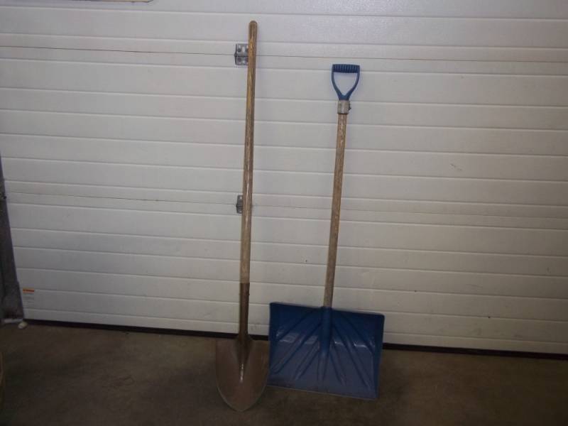 lot 196 image: snow shovel and spade shovel