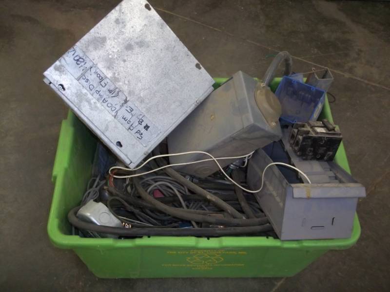 lot 198 image: lot of assorted electrical boxes and wires