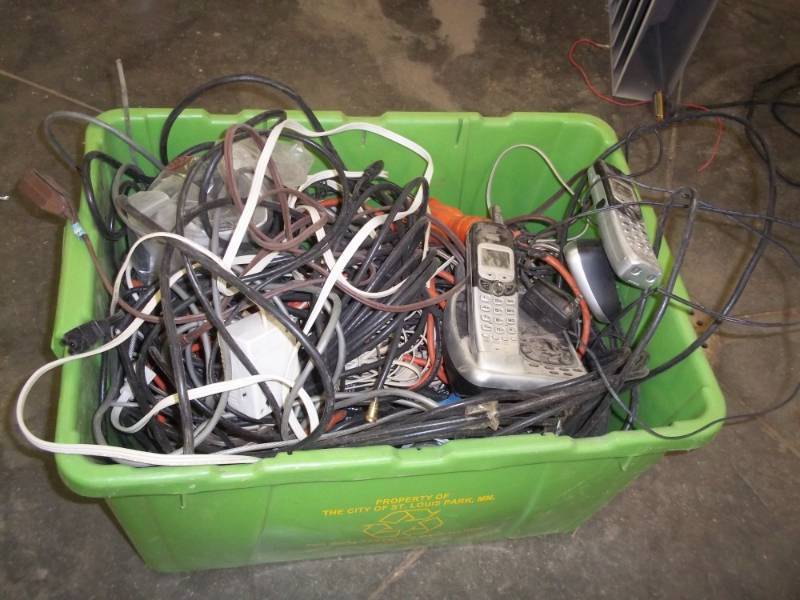 lot 199 image: tub of assorted wires, phones