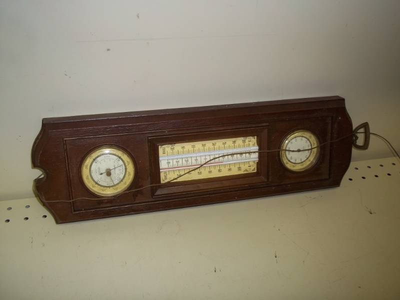 lot 212 image: vintage weather station